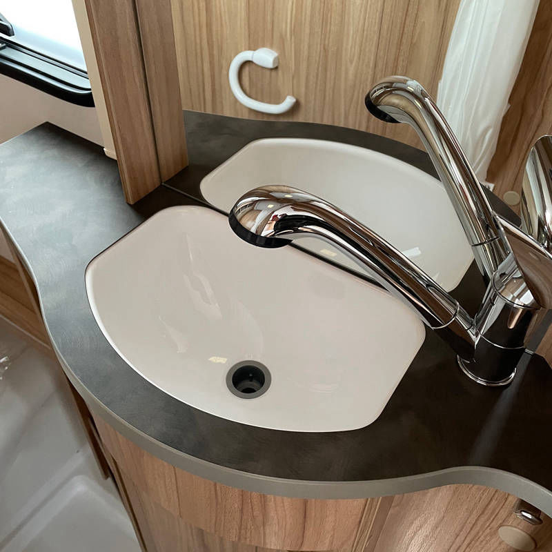 Caravane Eriba Nova Light 465 Espace Sanitaire lavabo