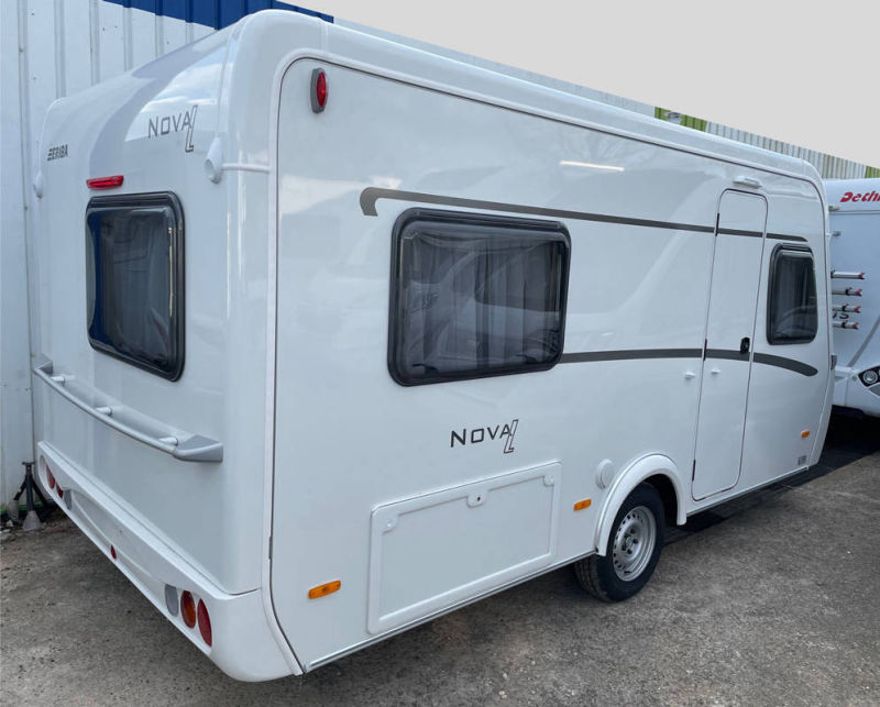 Caravane Eriba Nova Light 465 Profil arrière droit