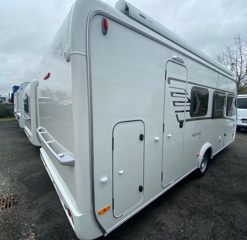 Caravane Eriba Nova Light 415 Profil arrière droit