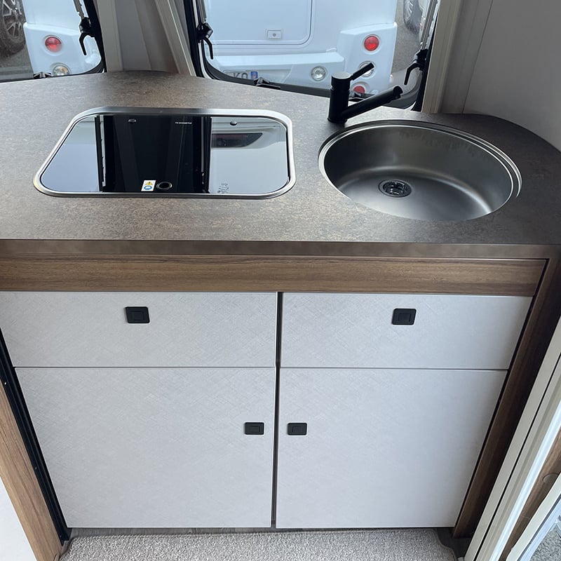 Caravane Eriba Touring 420 Edition Legend espace cuisine