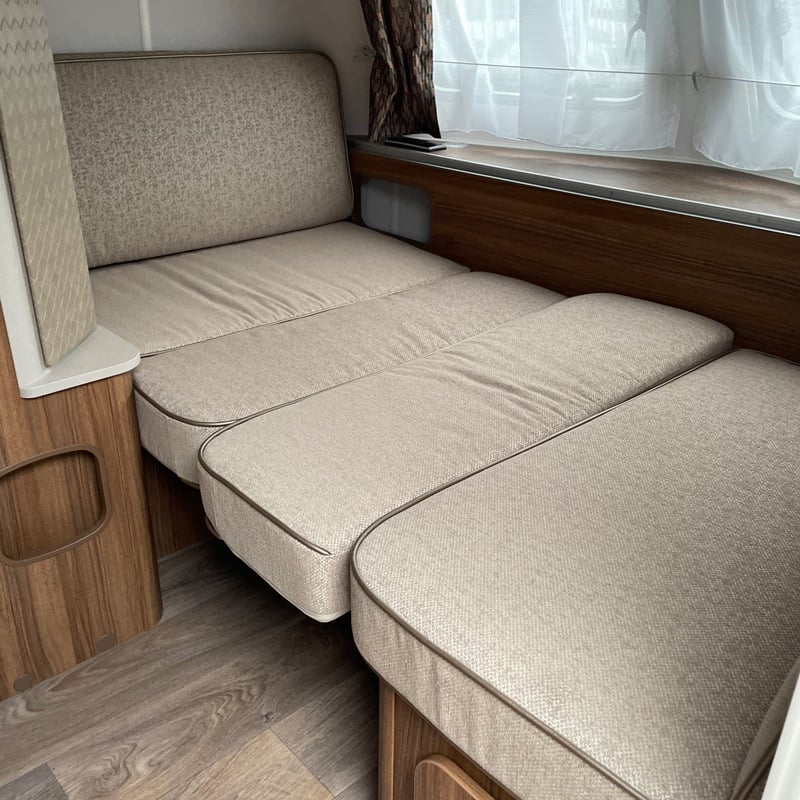 Caravane Eriba Touring 530 Edition Legend autre vue espace couchage