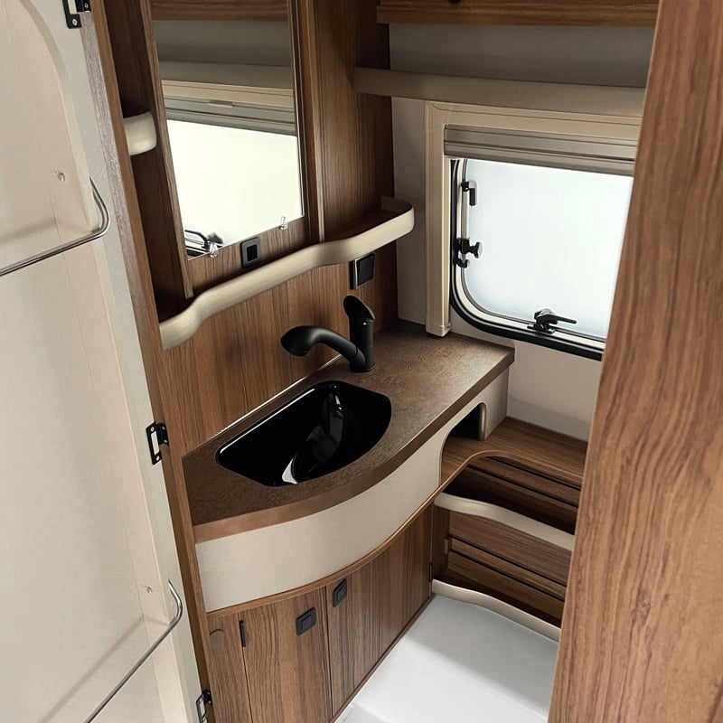 Caravane Eriba Touring 530 Edition Legend Espace sanitaire lavabo
