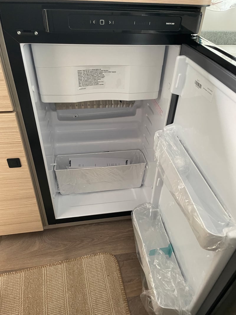 Caravane Eriba Touring 530 Edition Urban frigo ouvert