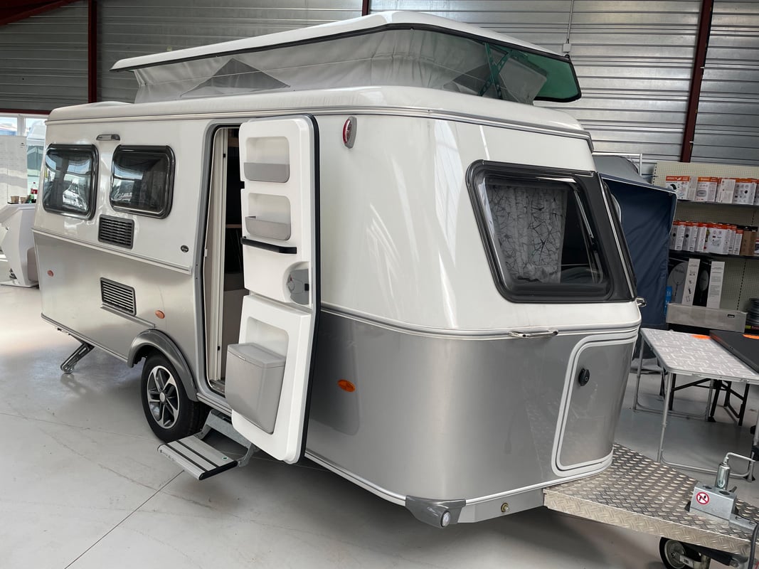 Caravane Eriba Touring 530 Edition Urban Profil avant droit