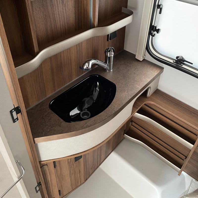 Caravane Eriba Touring 542 Edition Legend lavabo sanitaire