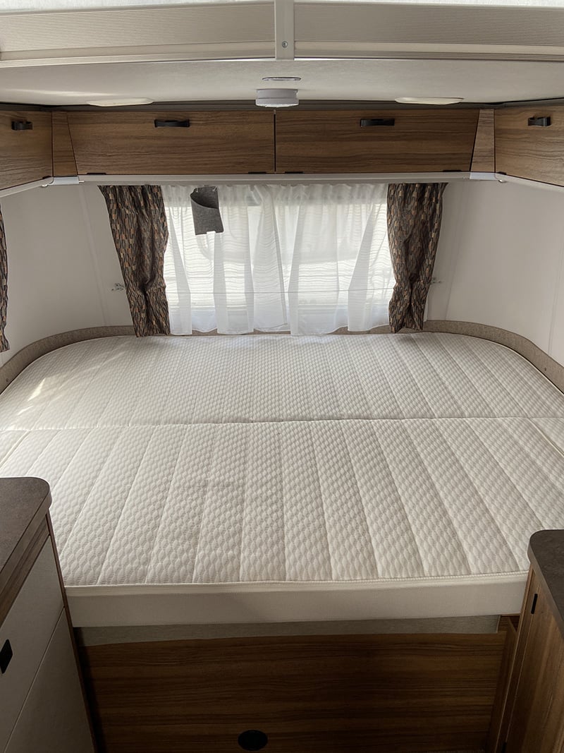Caravane Eriba Touring 630 Edition Legend espace couchage