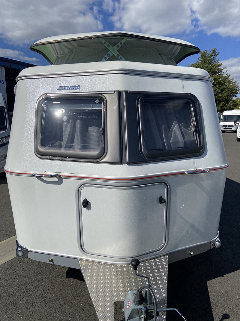 Caravane Eriba Touring 630 Edition Legend face avant