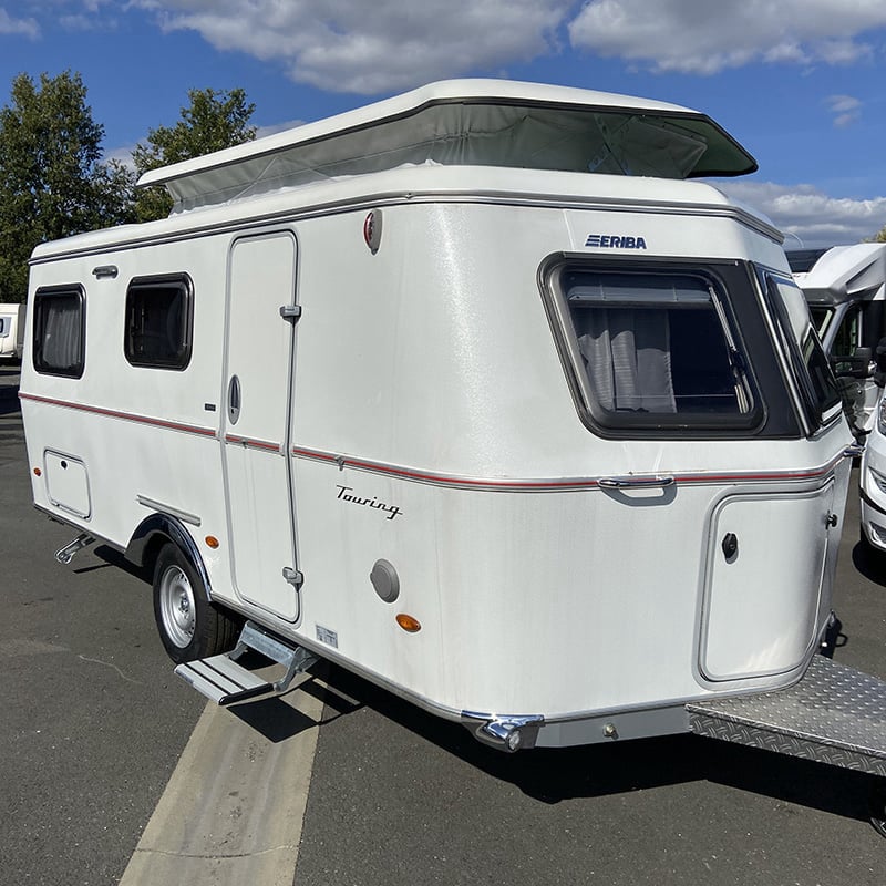 Caravane Eriba Touring 630 Edition Legend profil avant droit toit relevé