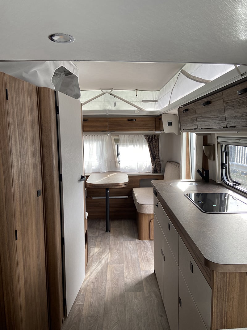 Caravane Eriba Touring 630 Edition Legend vue intérieure salon