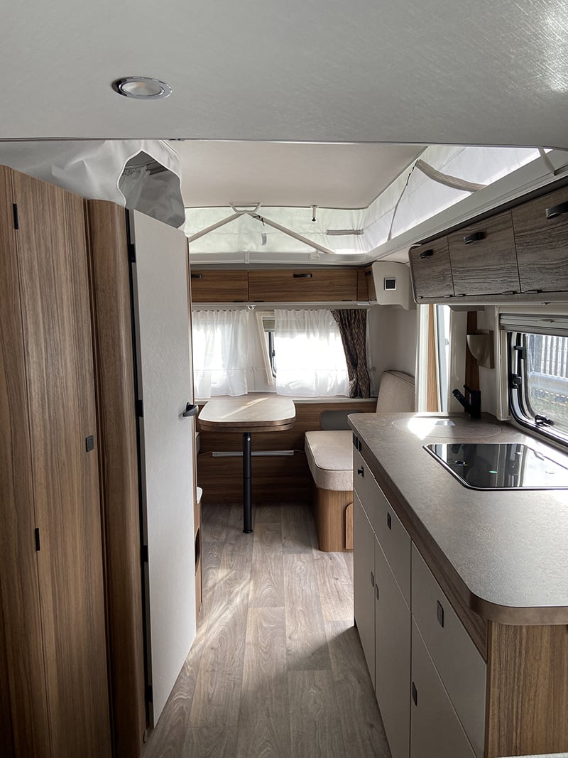 Caravane Eriba Touring 630 Edition Legend vue intérieure salon