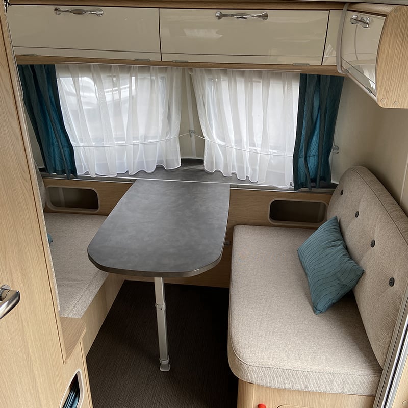 Caravane Eriba Trol 530 60ème Edition espace salon de face