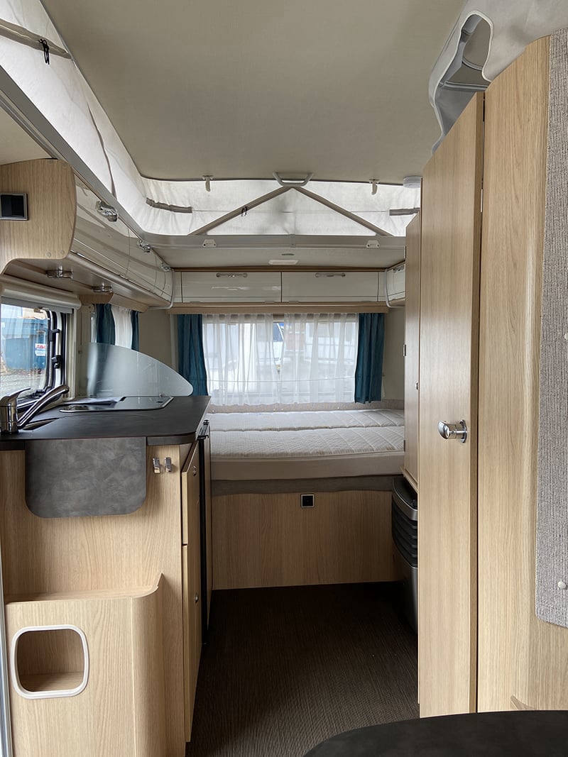 Caravane Eriba Trol 530 60ème Edition vue intérieure couchage