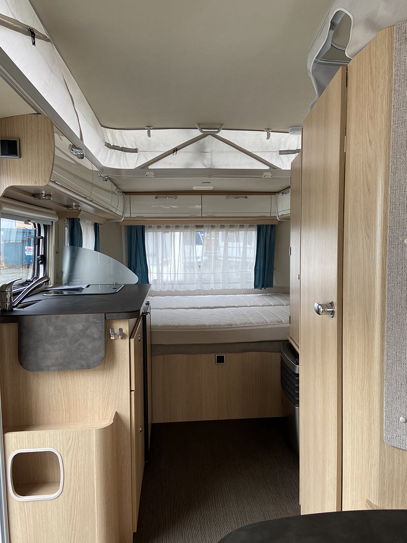 Caravane Eriba Trol 530 60ème Edition vue intérieure couchage