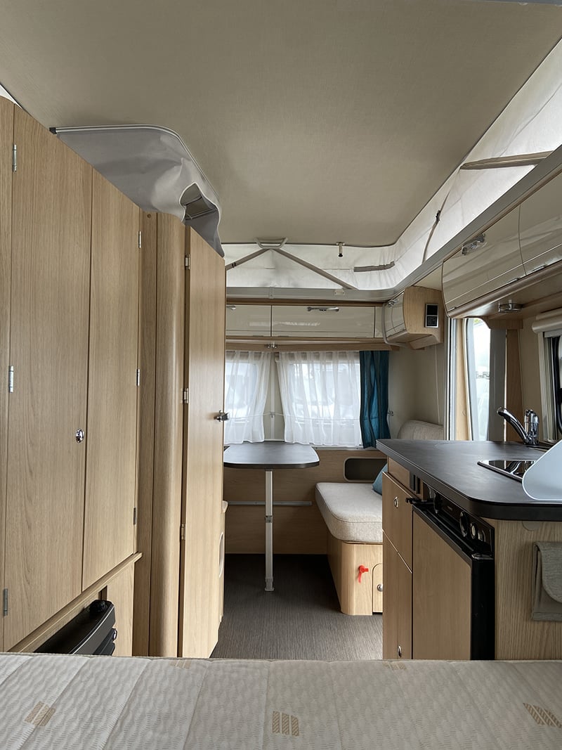 Caravane Eriba Trol 530 60ème Edition vue intérieure salon