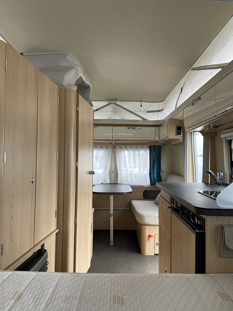 Caravane Eriba Trol 530 60ème Edition vue intérieure salon