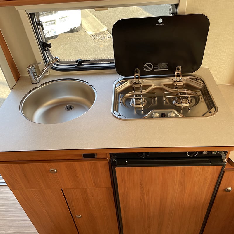 Caravane Eriba Troll 550 espace cuisine protections ouvertes