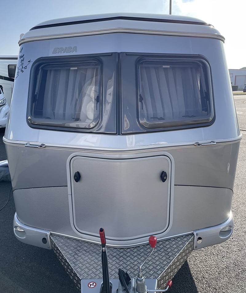Caravane Eriba Troll 550 face avant toit fermé