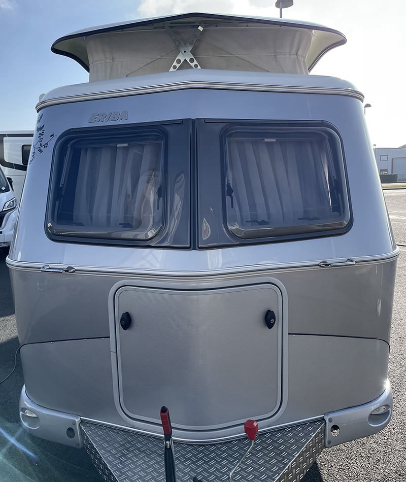 Caravane Eriba Troll 550 face avant toit relevé