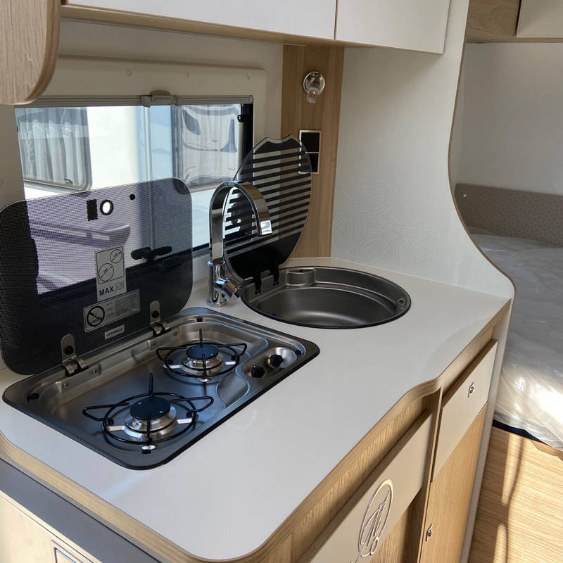 Caravane La Mancelle Fantaisy 360 CL TREK espace cuisine