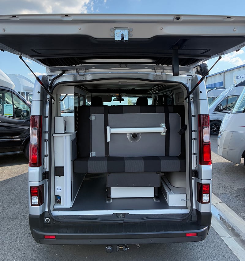 Fourgon Font Vendôme Autocamp face arrière coffre ouvert