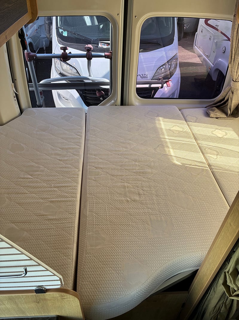 Fourgon Font Vendôme Master Van XS espace couchage