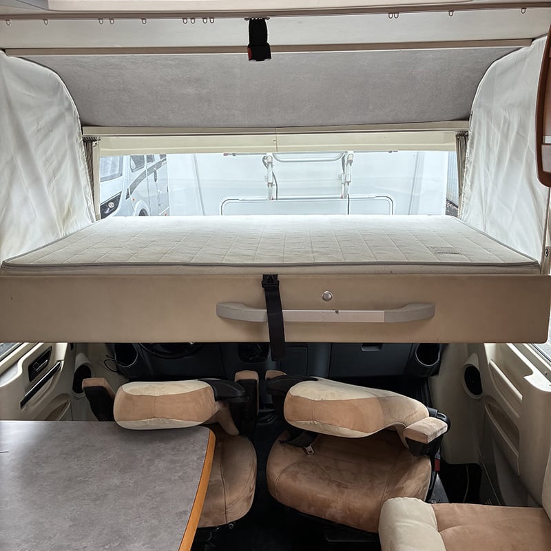 Intégral Hymer Exsis 512 espace couchage lit pavillon