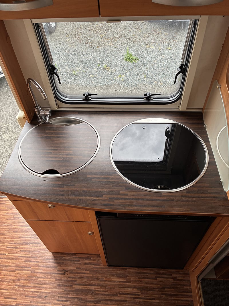 Intégral Hymer Exsis 512 espace cuisine protections fermées