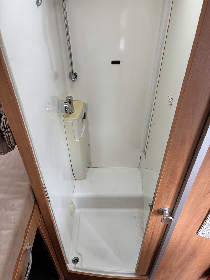 Intégral Hymer Exsis 512 espace sanitaire douche