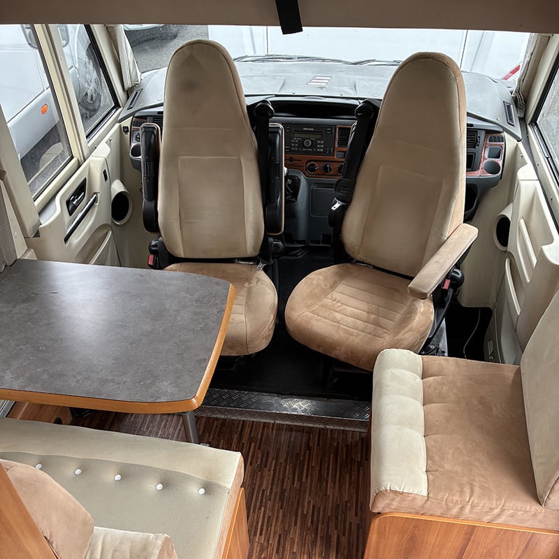 Intégral Hymer Exsis 512 espace salon fauteuils retournés