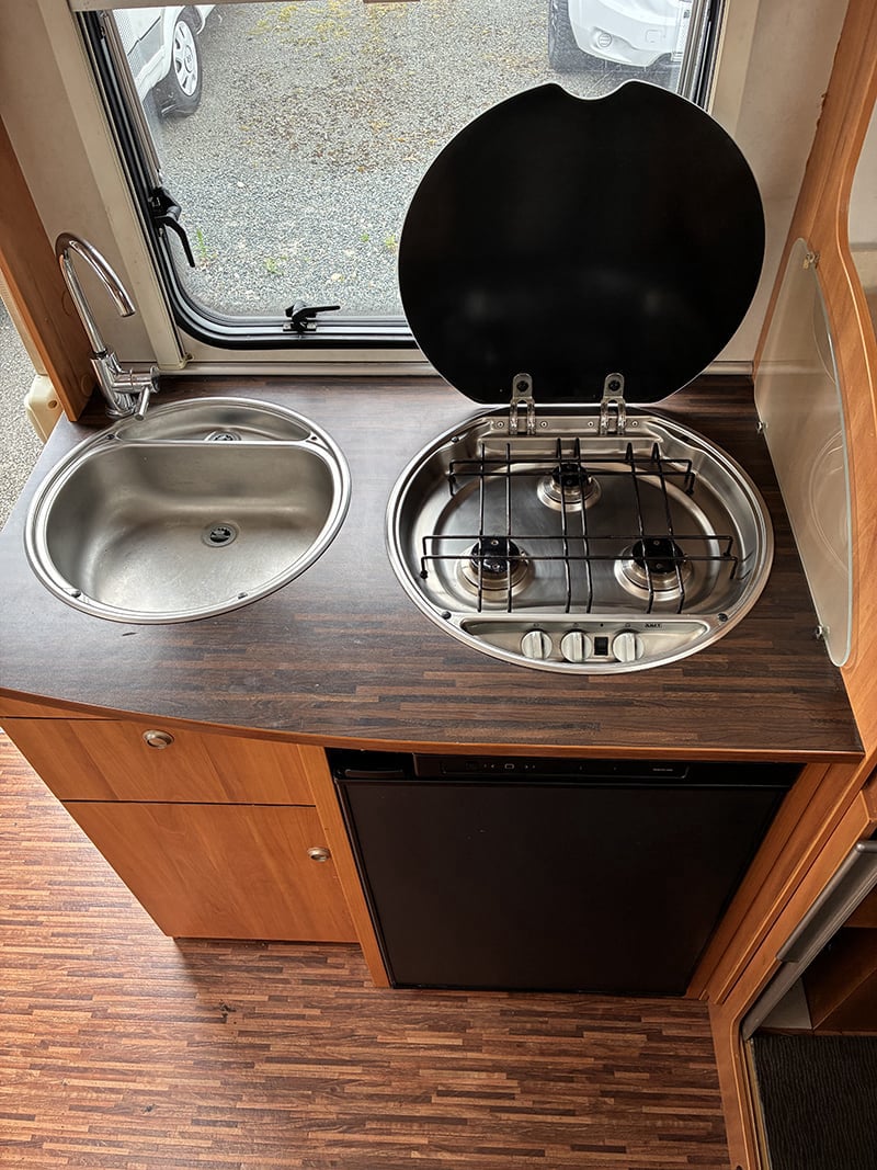 Intégral Hymer Exsis 512 espace cuisine protections ouvertes