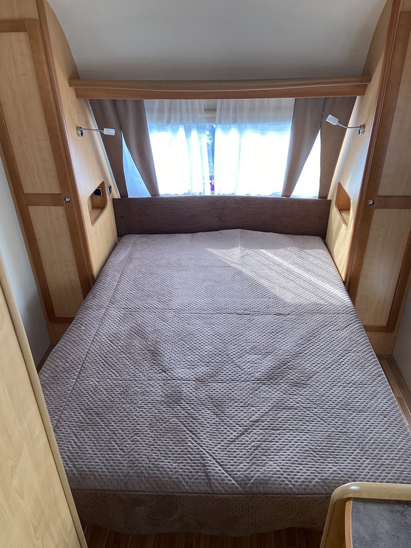 Caravane La Mancelle Legend 490 SA espace couchage
