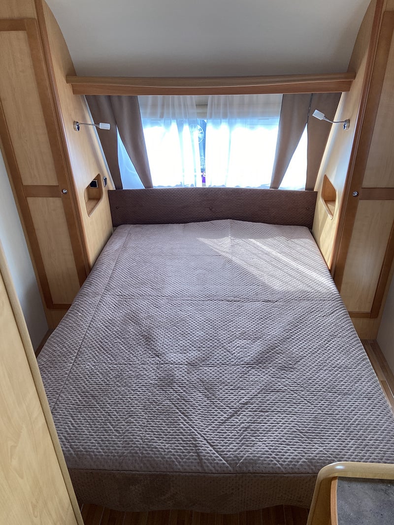 Caravane La Mancelle Legend 490 SA espace couchage