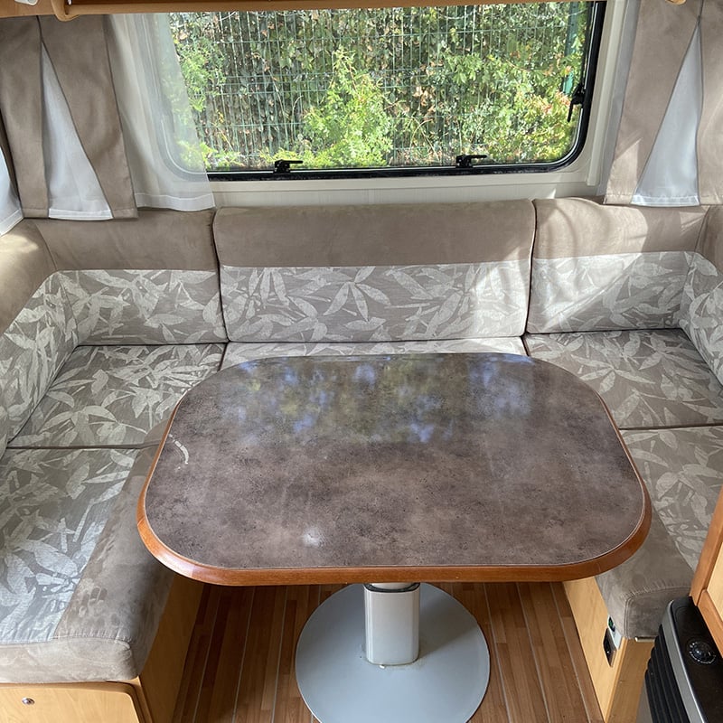Caravane La Mancelle Legend 490 SA espace salon