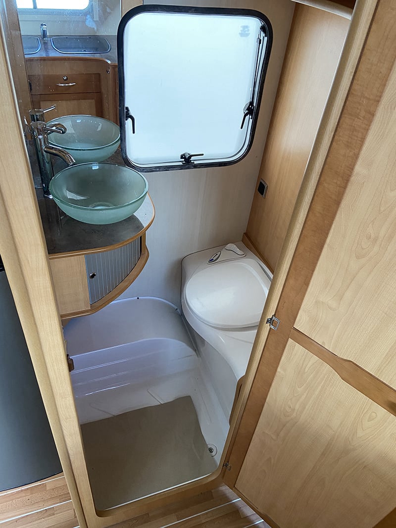 Caravane La Mancelle Legend 490 SA espace sanitaire