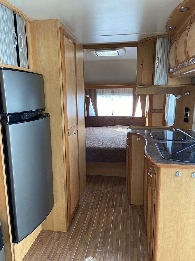 Caravane La Mancelle Legend 490 SA vue intérieure couchage