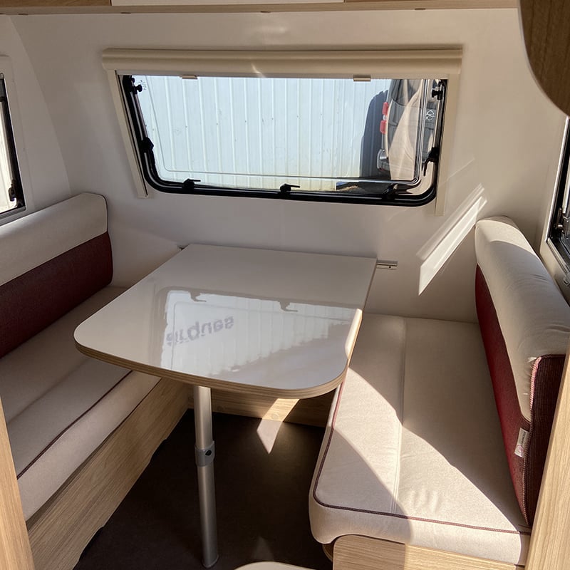 Caravane La Mancelle Fantaisy 440 CL espace salon