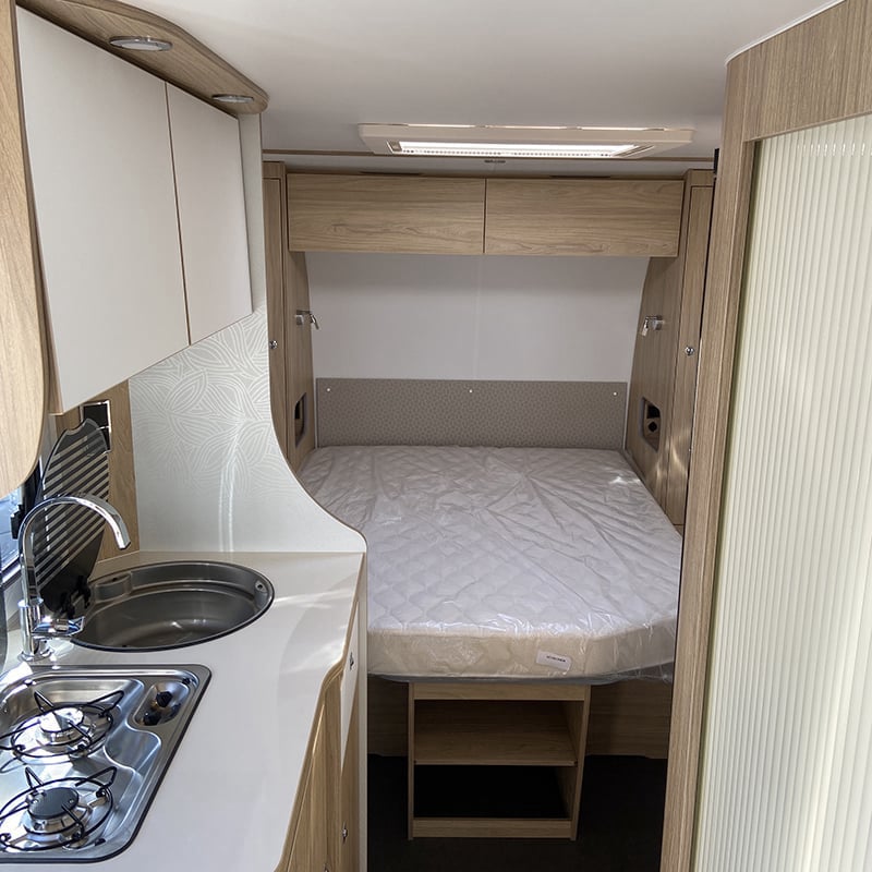 Caravane La Mancelle Fantaisy 440 CL vue intérieure couchage