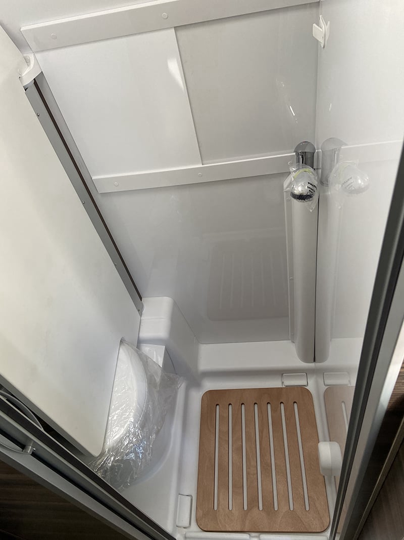 Fourgon Laika Ecovip 600 espace douche