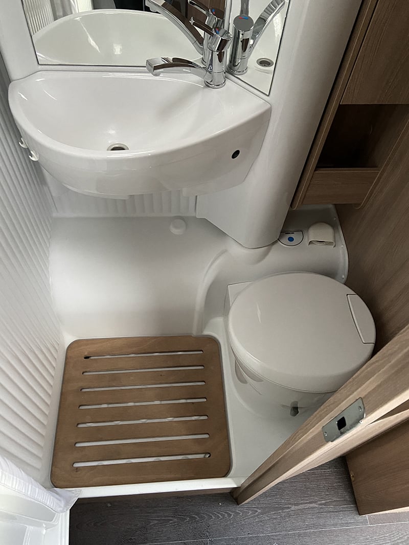 Compact Laika Kosmo Compact 5 espace sanitaire