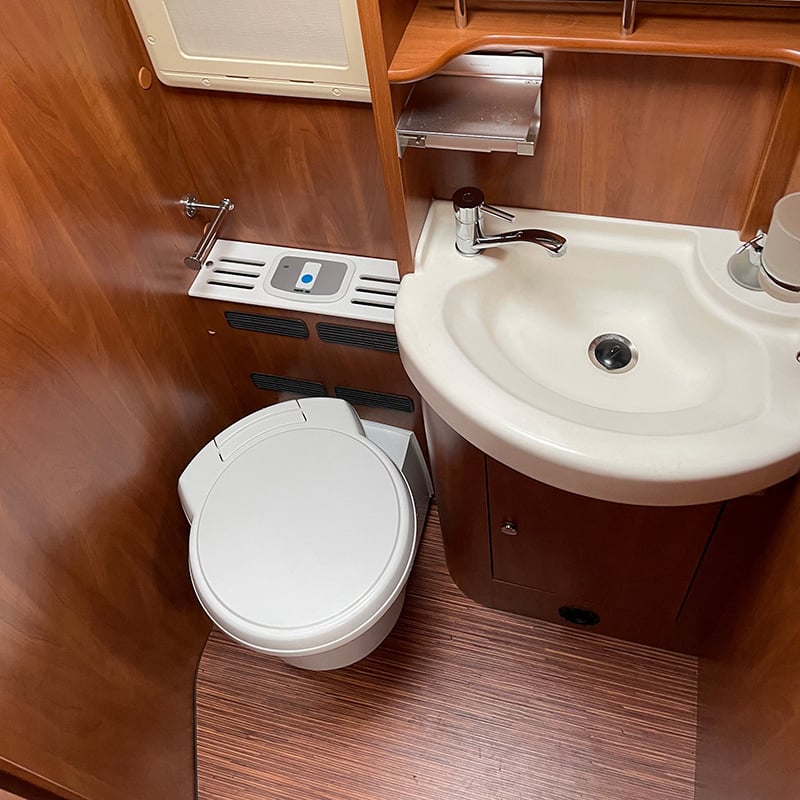 Intégral Laika Kreos 7012 espace sanitaire lavabo