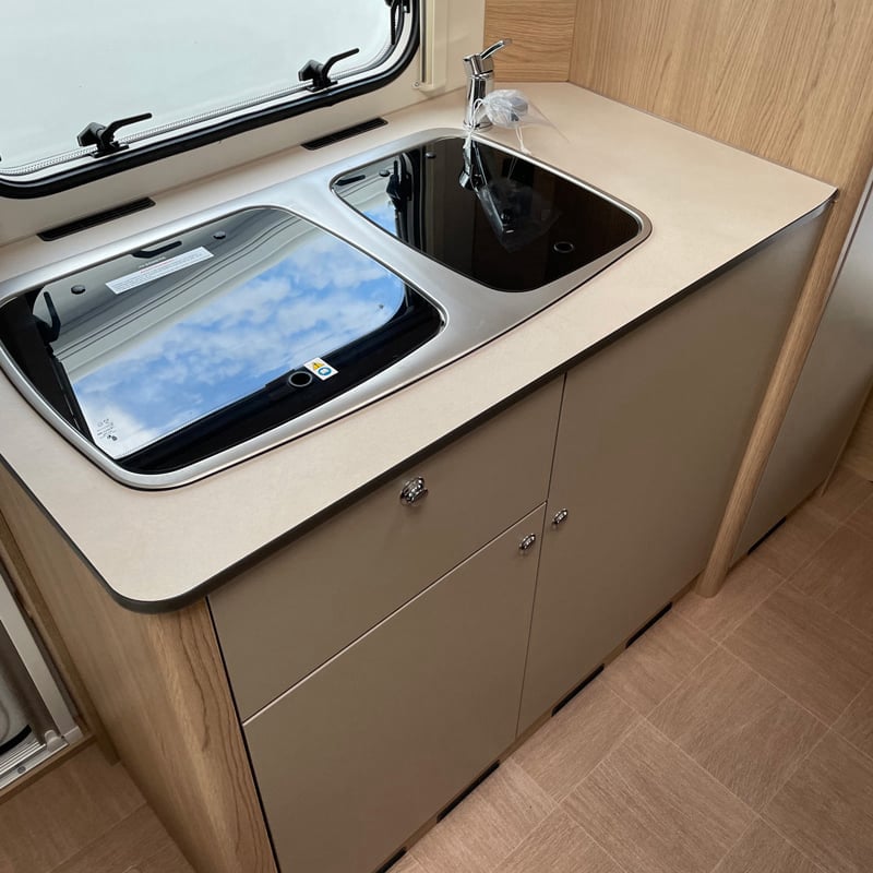 Caravane LMC Sassino 390 K Espace Cuisine protections fermés