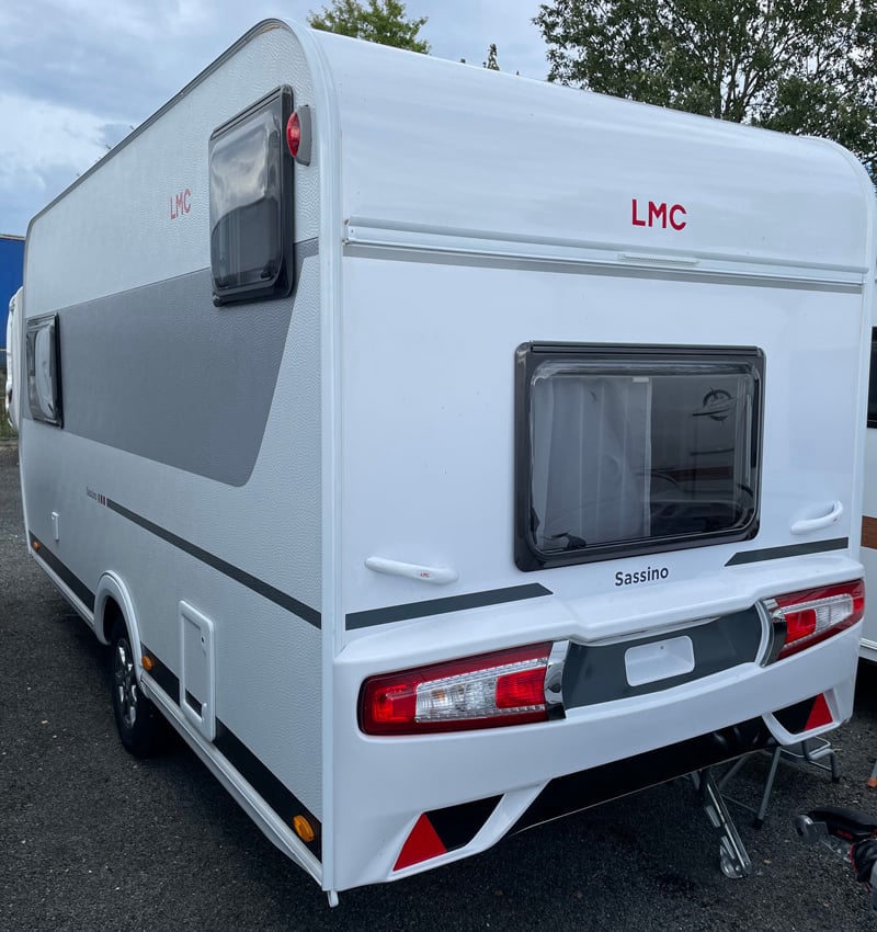 Caravane LMC Sassino 390 K profile arrière gauche