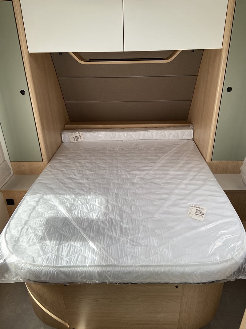 Caravane LMC Style 450 D espace couchage