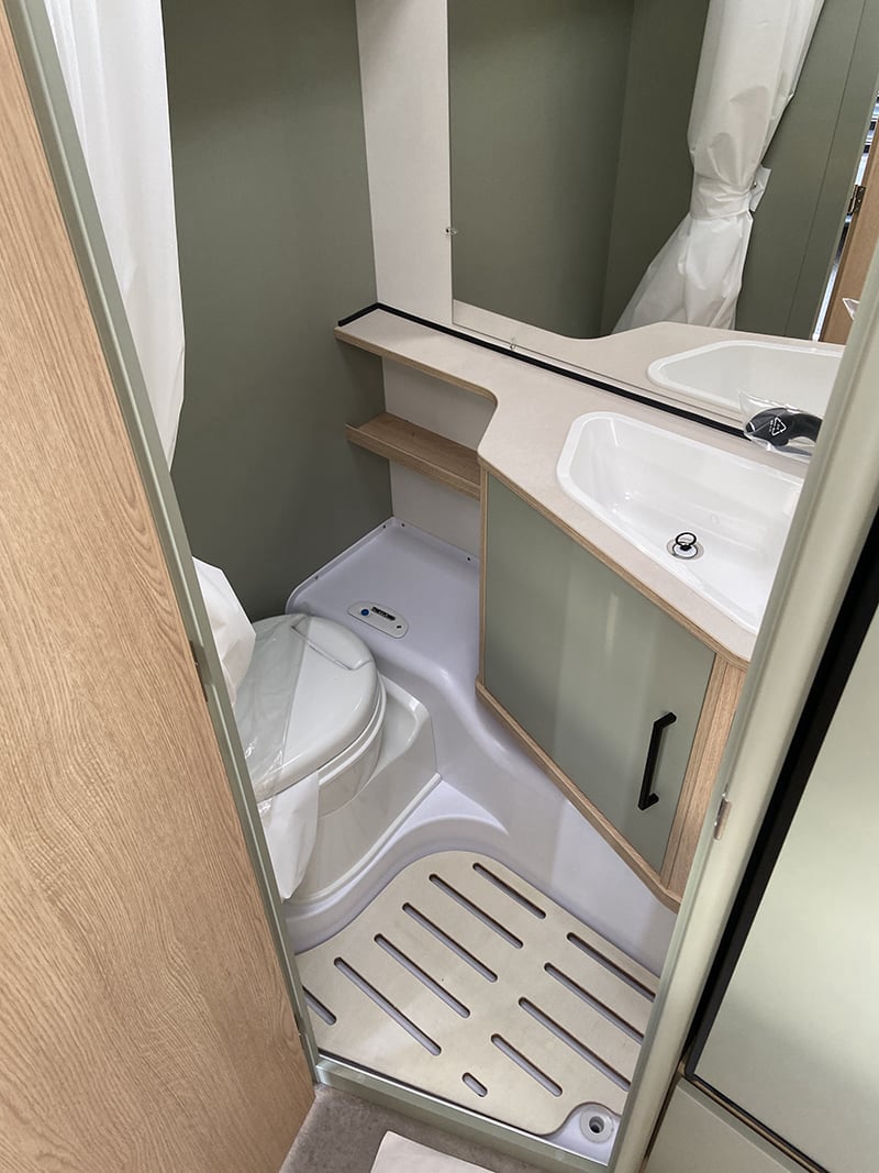 Caravane LMC Style 450 D espace sanitaire