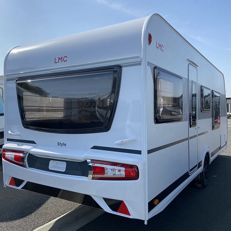 Caravane LMC Style 450 D profil arrière droit