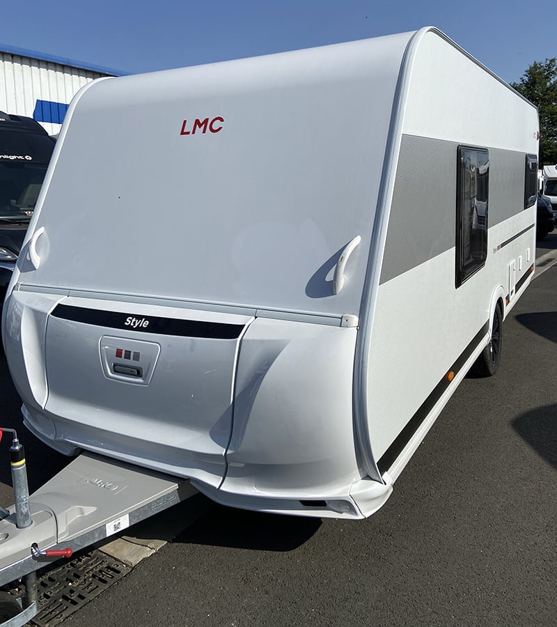 Caravane LMC Style 450 D profil avant gauche