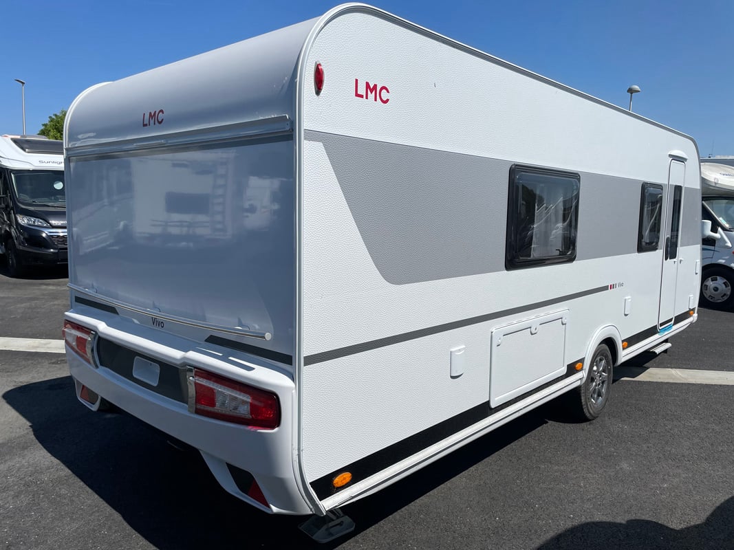 Caravane LMC VIVO 580 D profil arrière droit