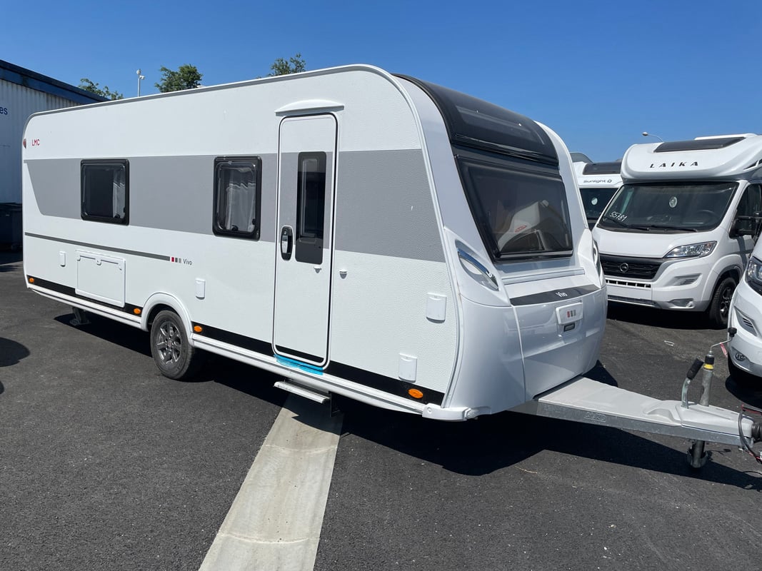 Caravane LMC VIVO 580 D profil avant droit