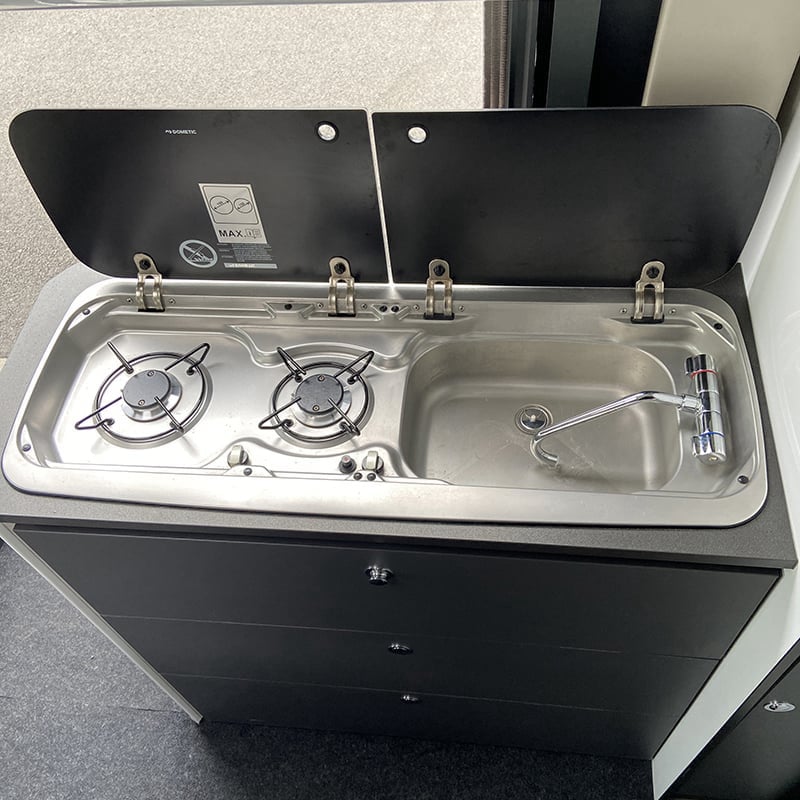 Fourgon McLouis Menfys 4 S-Line espace cuisine