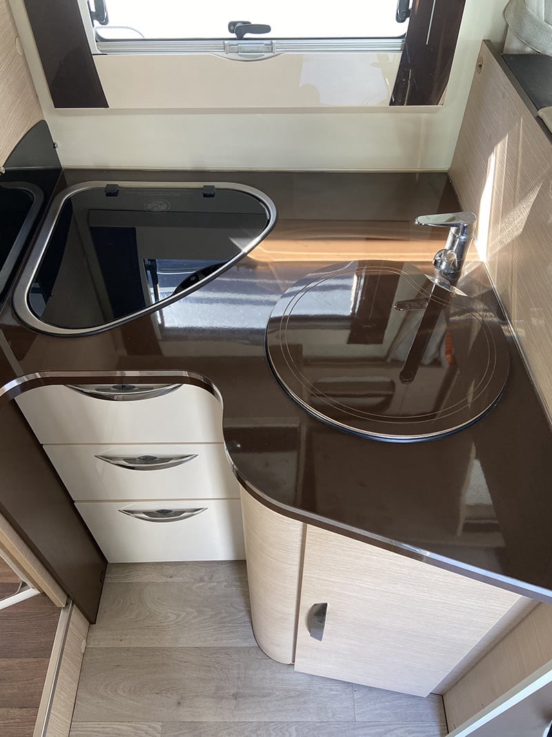 Profilé McLouis MC4 77 Gold espace cuisine protections fermées
